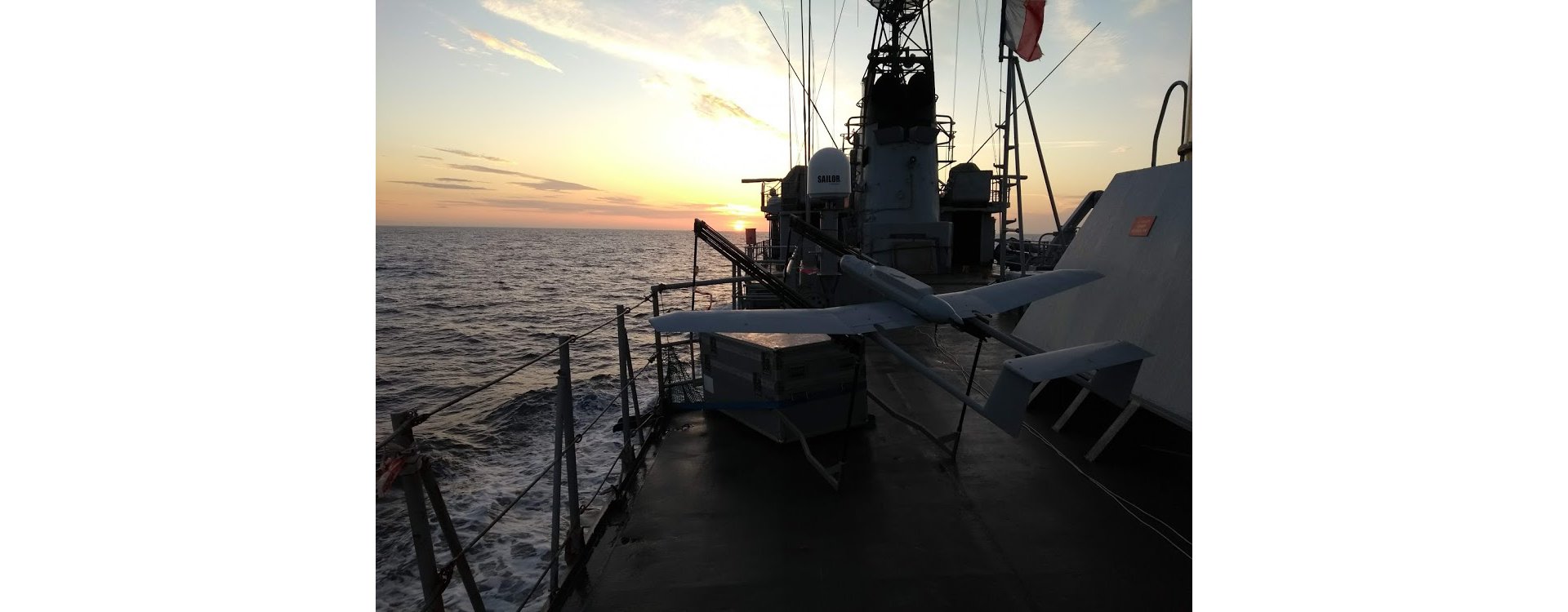 This UAS, suitable for operation on naval ships, can perform missions requiring a +50-km range and necessitating a three-hour endurance. It can conduct several types of missions ahead of the ships, including Intelligence, Surveillance and Reconnaissance (ISR), target tracking and notification, search-and-rescue and anti-piracy actions.