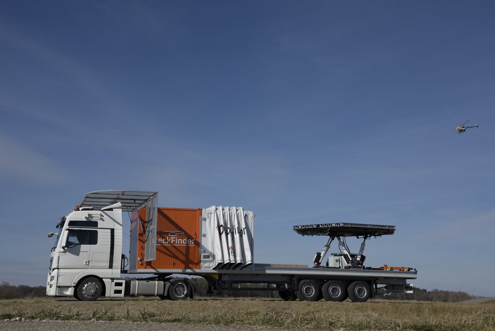 DeckFinder本地定位系统地面部分的部件是通过平板卡车运输的。